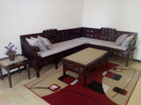 Гостиница Azalea Homestay  Batu